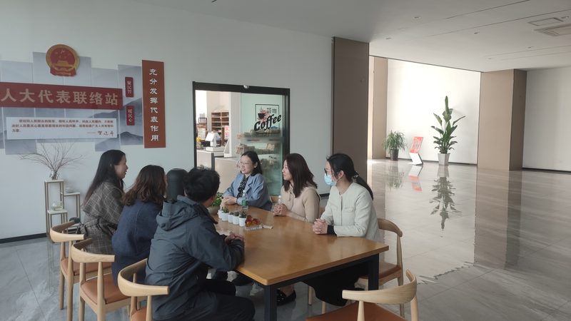 小标题：小型纪录片团队的制作优势
